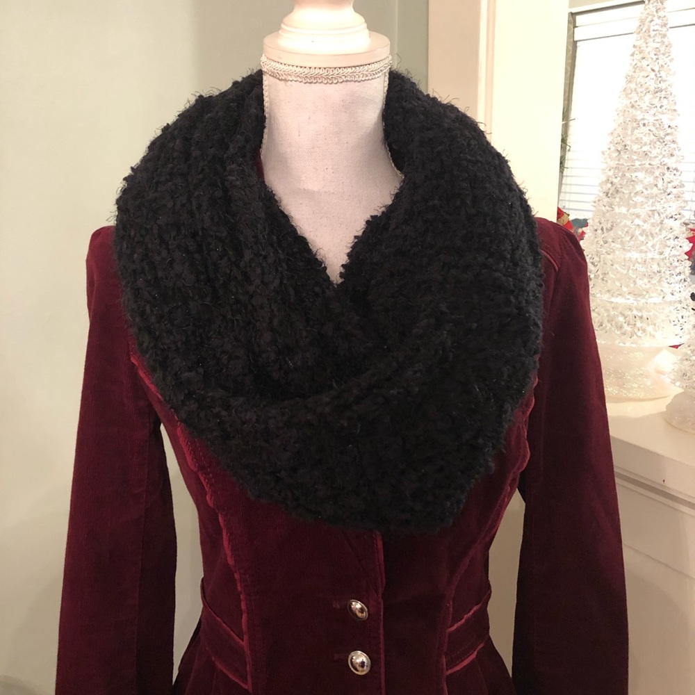 Sonoma Black Fuzzy Infinity Scarf New - Picture 3 of 6
